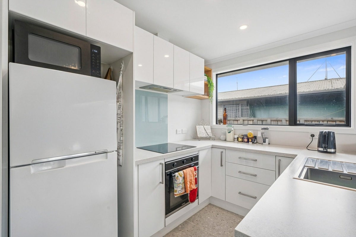 1/367 Cambridge Terrace, Naenae, Lower Hutt - Carousel 1