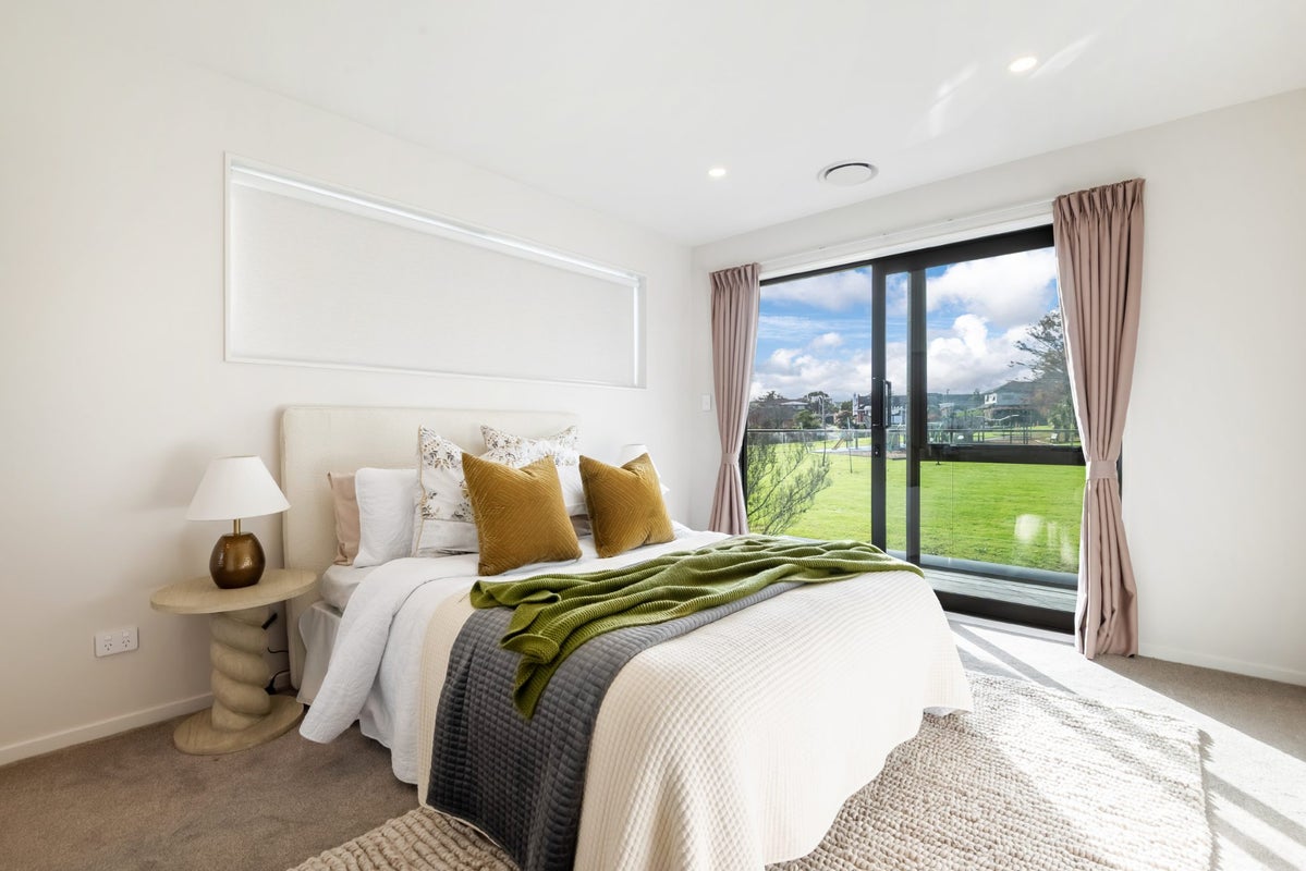 21E Montgomery Avenue, Belmont, Auckland - Carousel 2