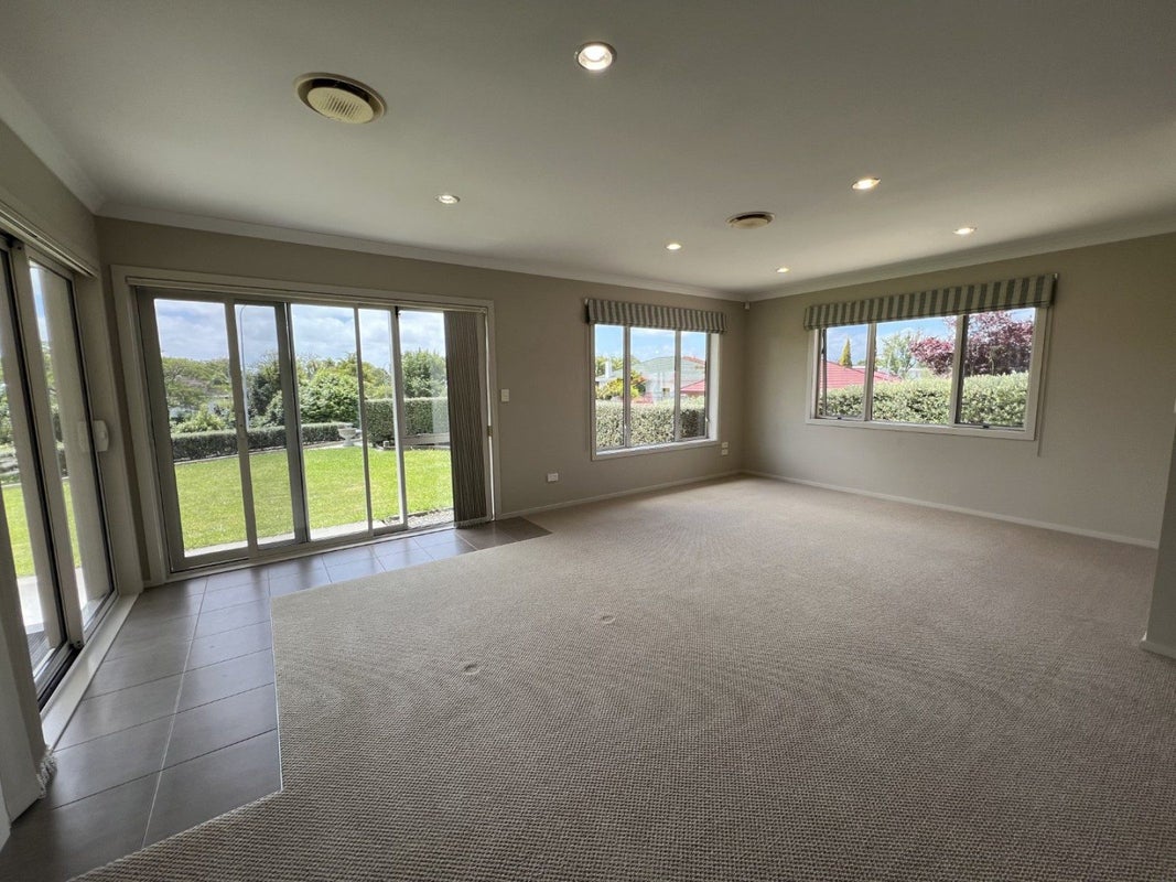 10 Hokowhitu Court, Hokowhitu, Palmerston North - Carousel 2
