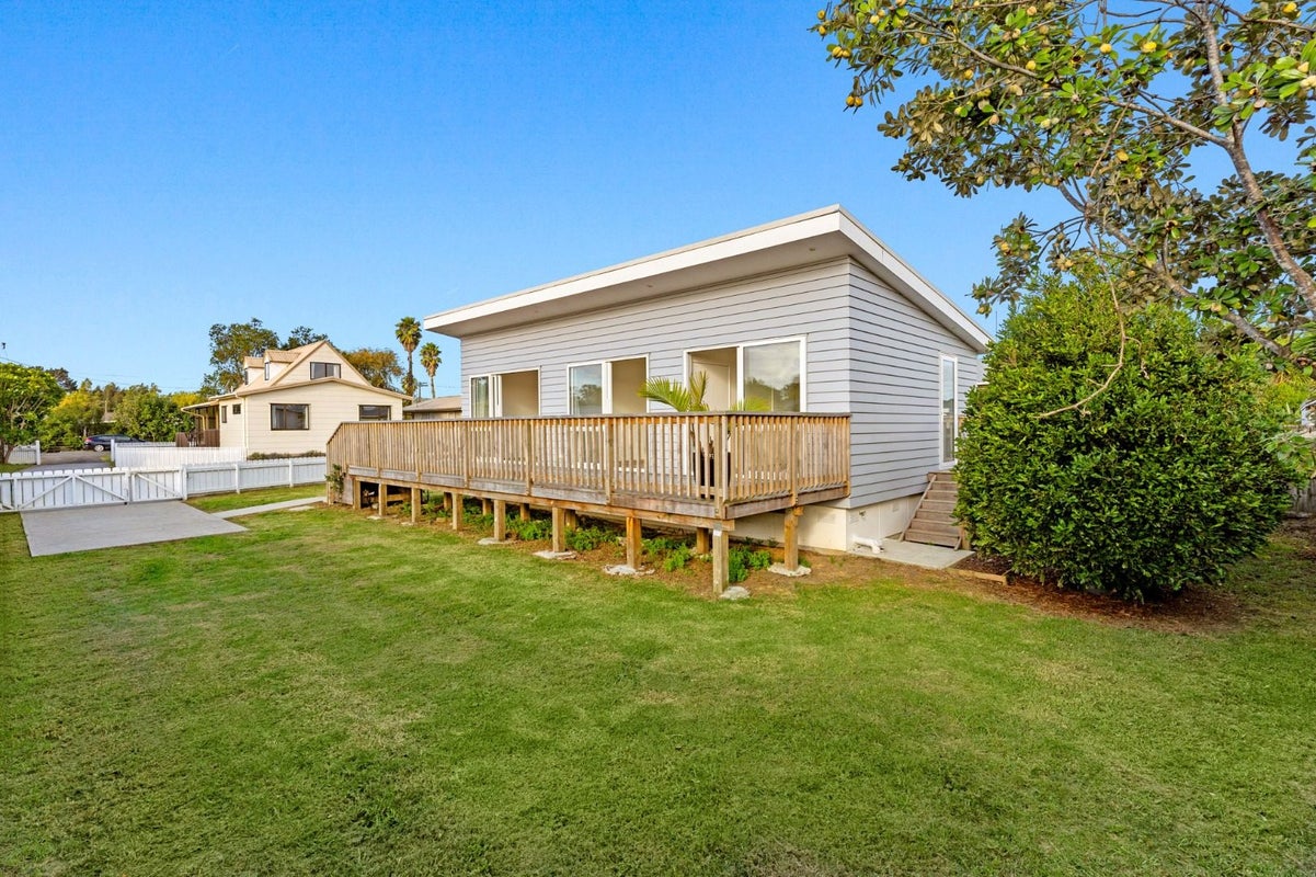 6 Te Moau Avenue, Parakai, Helensville - Carousel 1