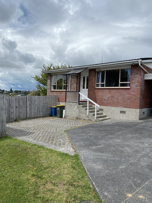 8 Windsor Place, Windsor Park, Auckland - Carousel 2