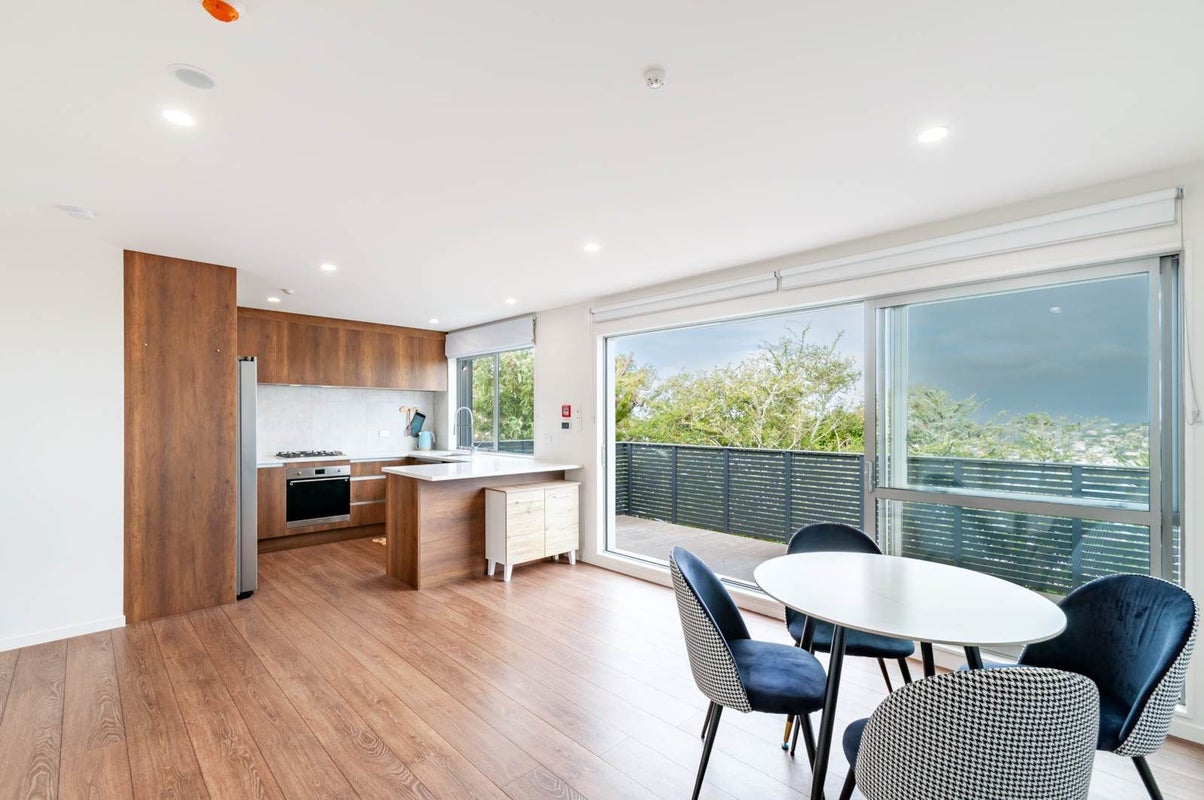 167E Chivalry Road, Glenfield, Auckland - Carousel 1