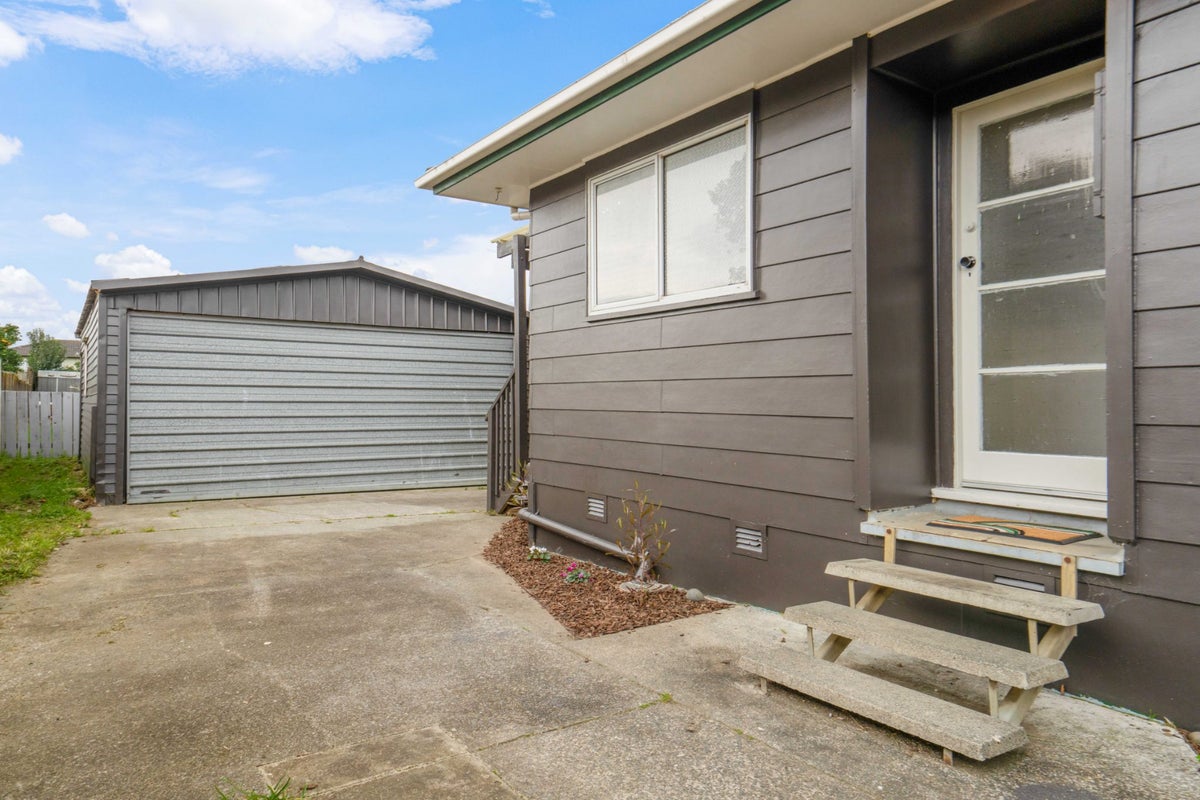 10 Siska Place, Wattle Downs, Auckland - Carousel 1