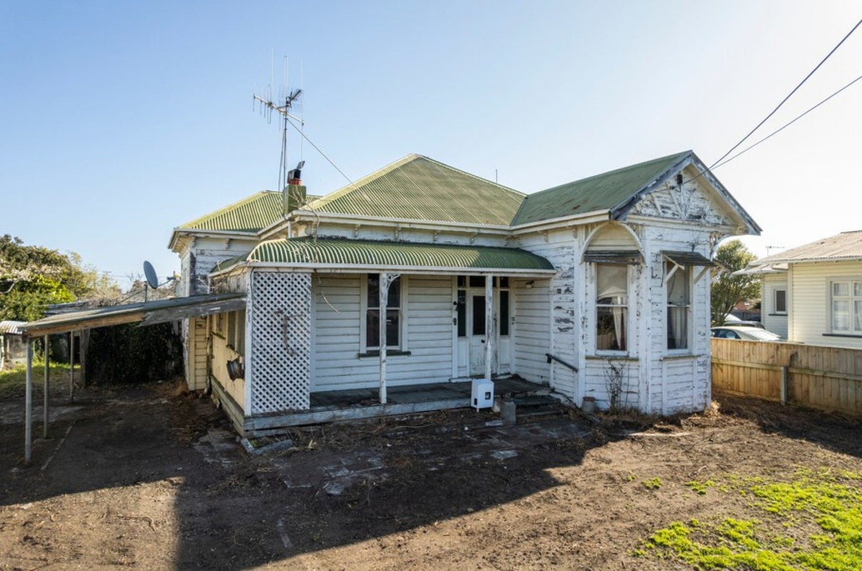 11 Muir Street, Gonville, Whanganui - Carousel 1