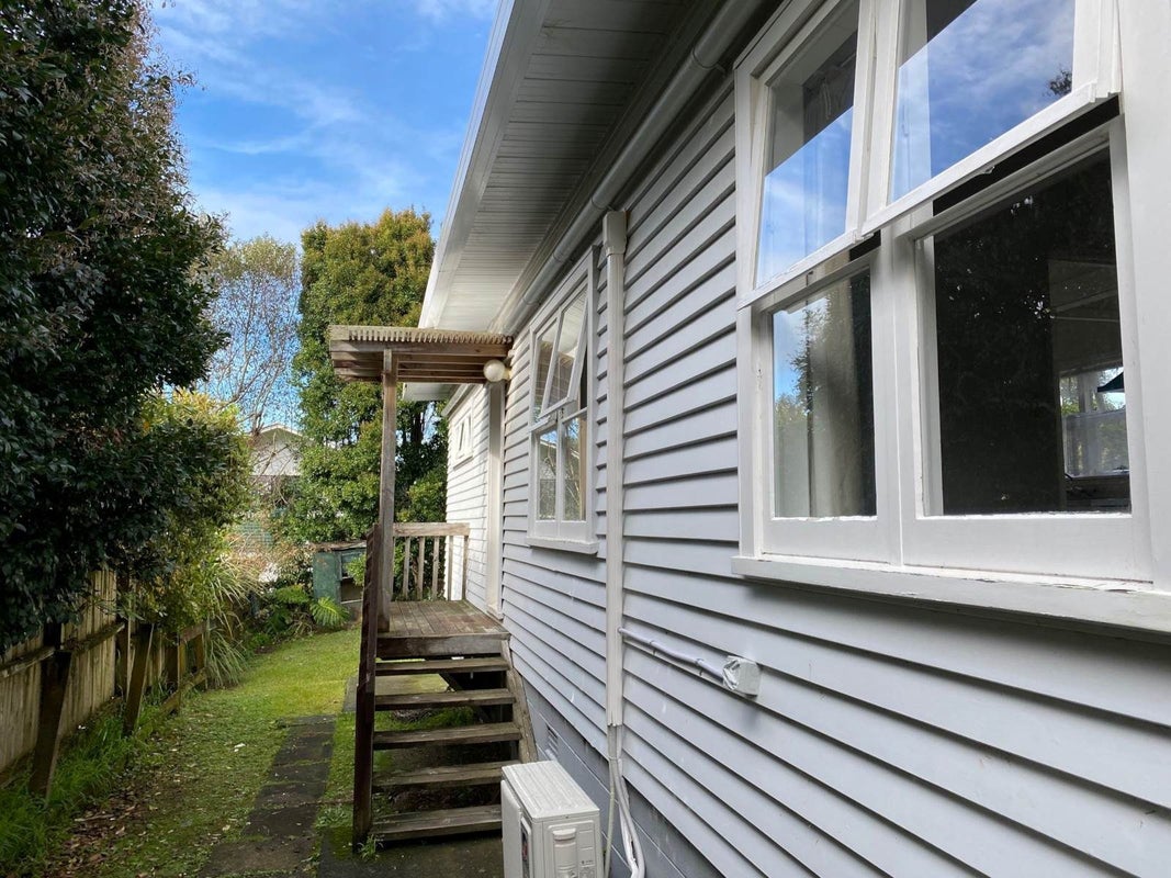 8 Liddell Street, Hillcrest, Auckland - Carousel 1