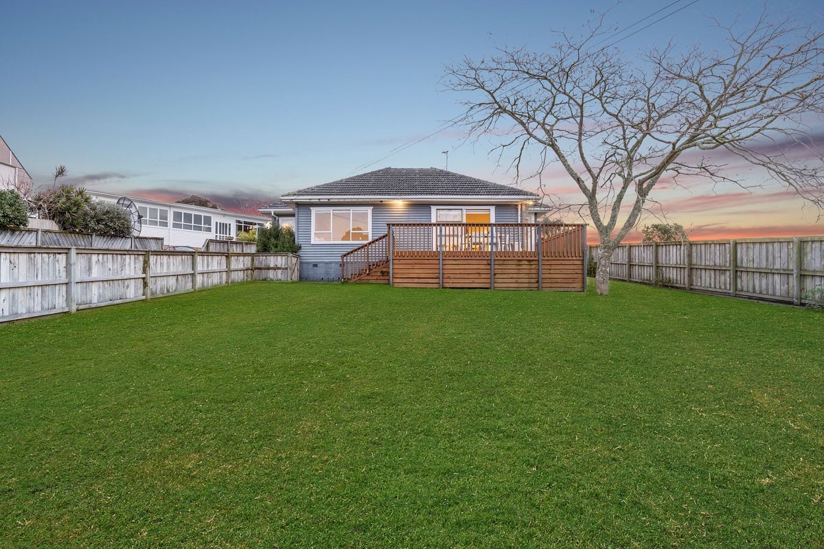 1/252 Rangatira Road, Beach Haven, Auckland - Carousel 2