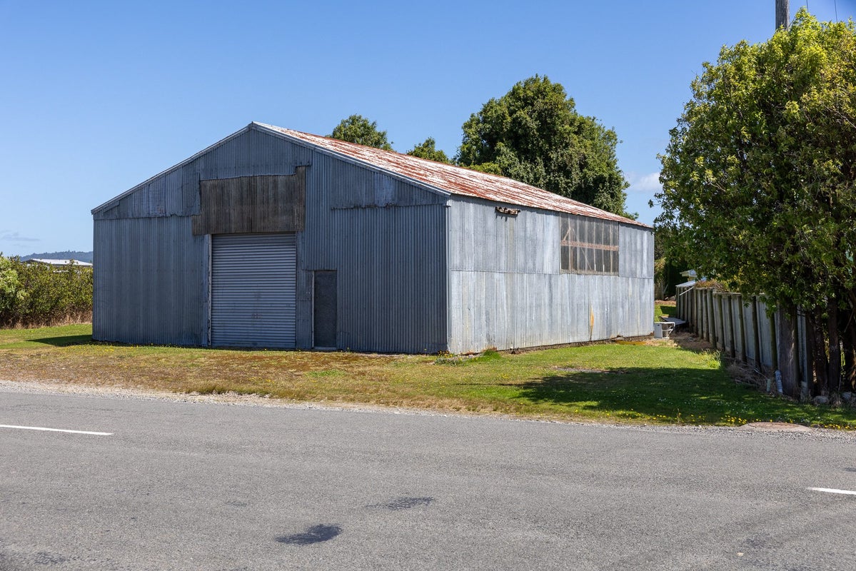 6 Papatotara Road, Tuatapere, Tuatapere - Carousel 2
