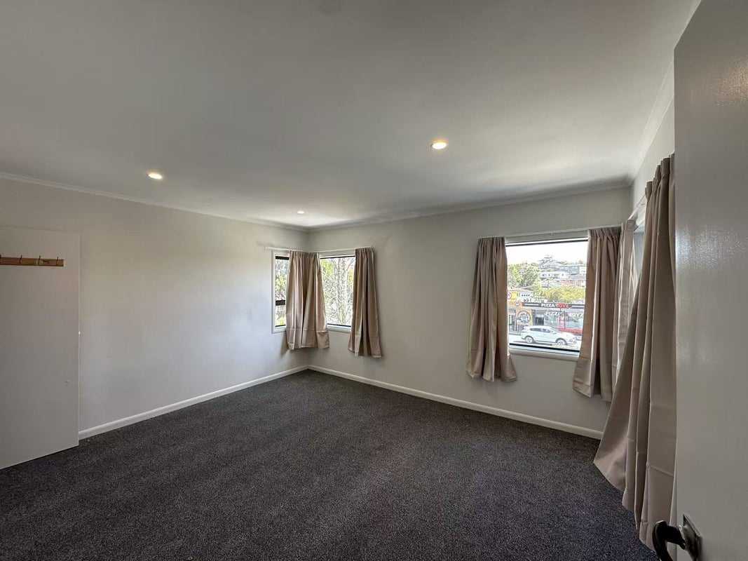 140 Hillsborough Road, Hillsborough, Auckland - Carousel 2
