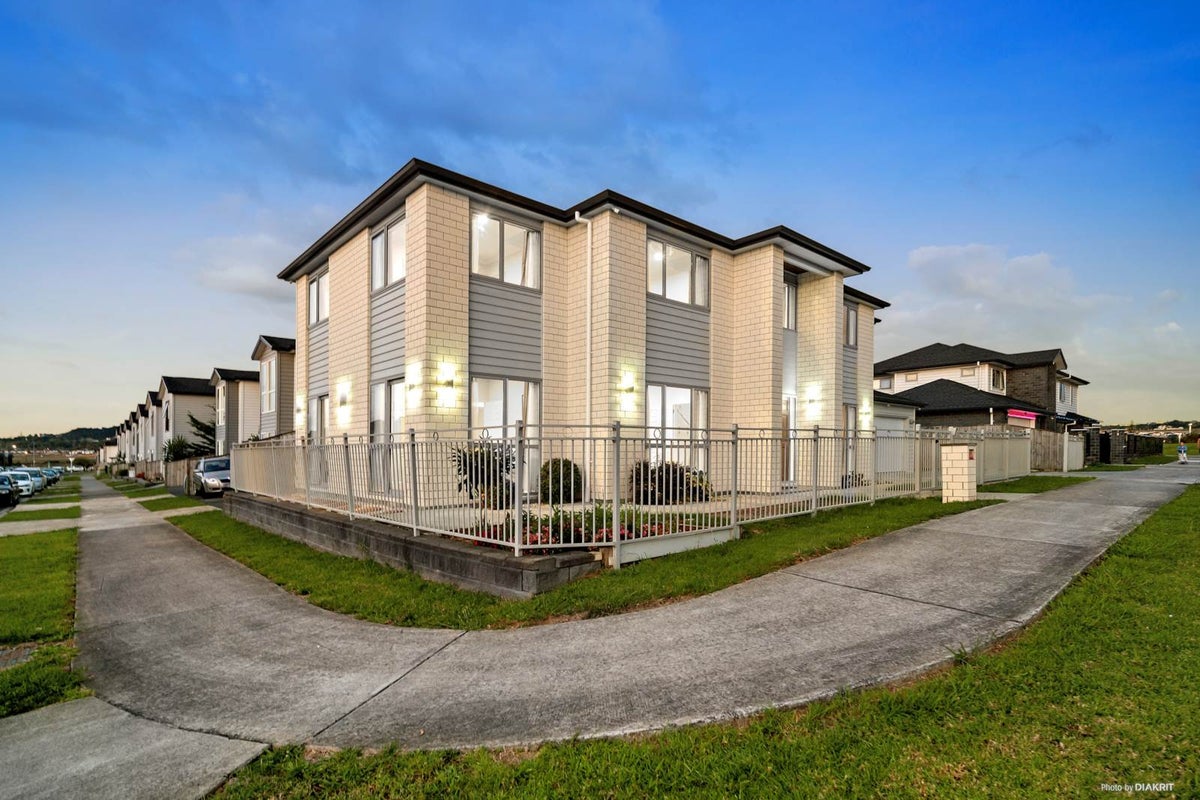 40 Calcite Avenue, Flat Bush, Auckland - Carousel 2
