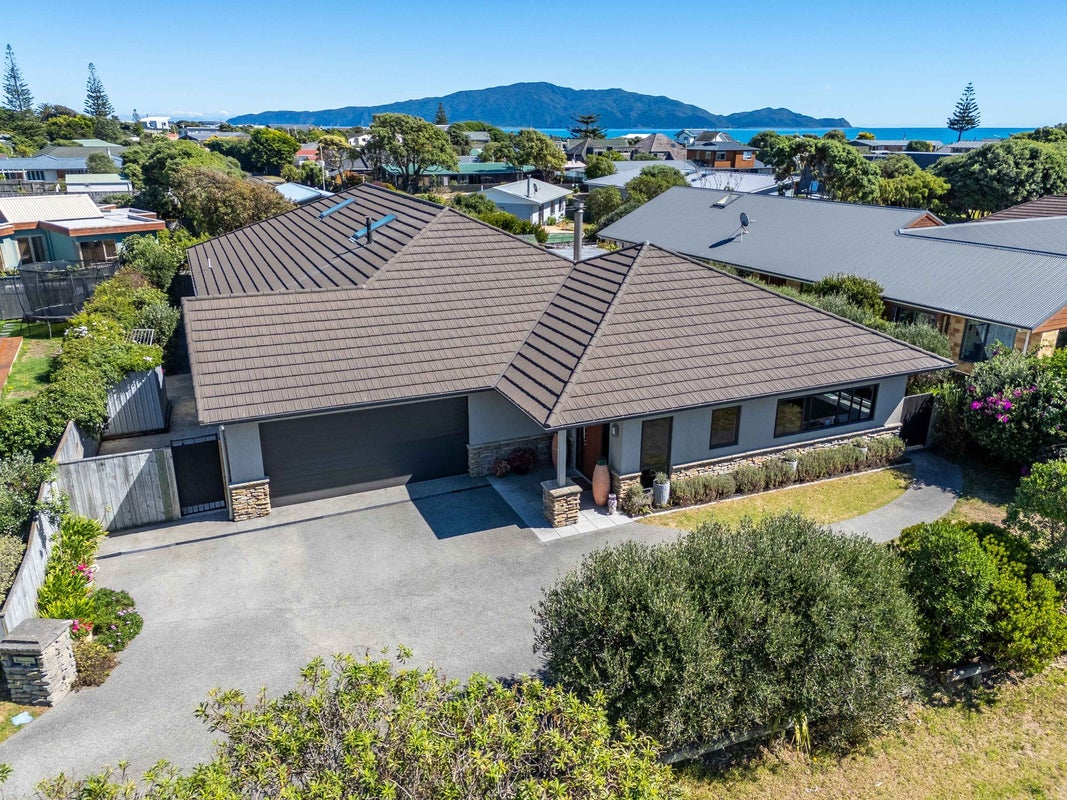 4 Barbaras Way, Waikanae Beach, Waikanae - Carousel 1