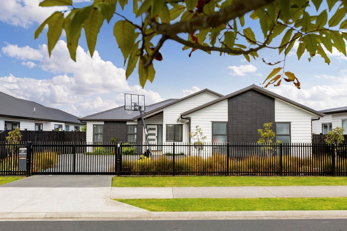 37 Fruitlands Road, Kumeu - Carousel 1