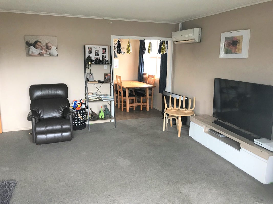 91 Collins Road, Melville, Hamilton - Carousel 2
