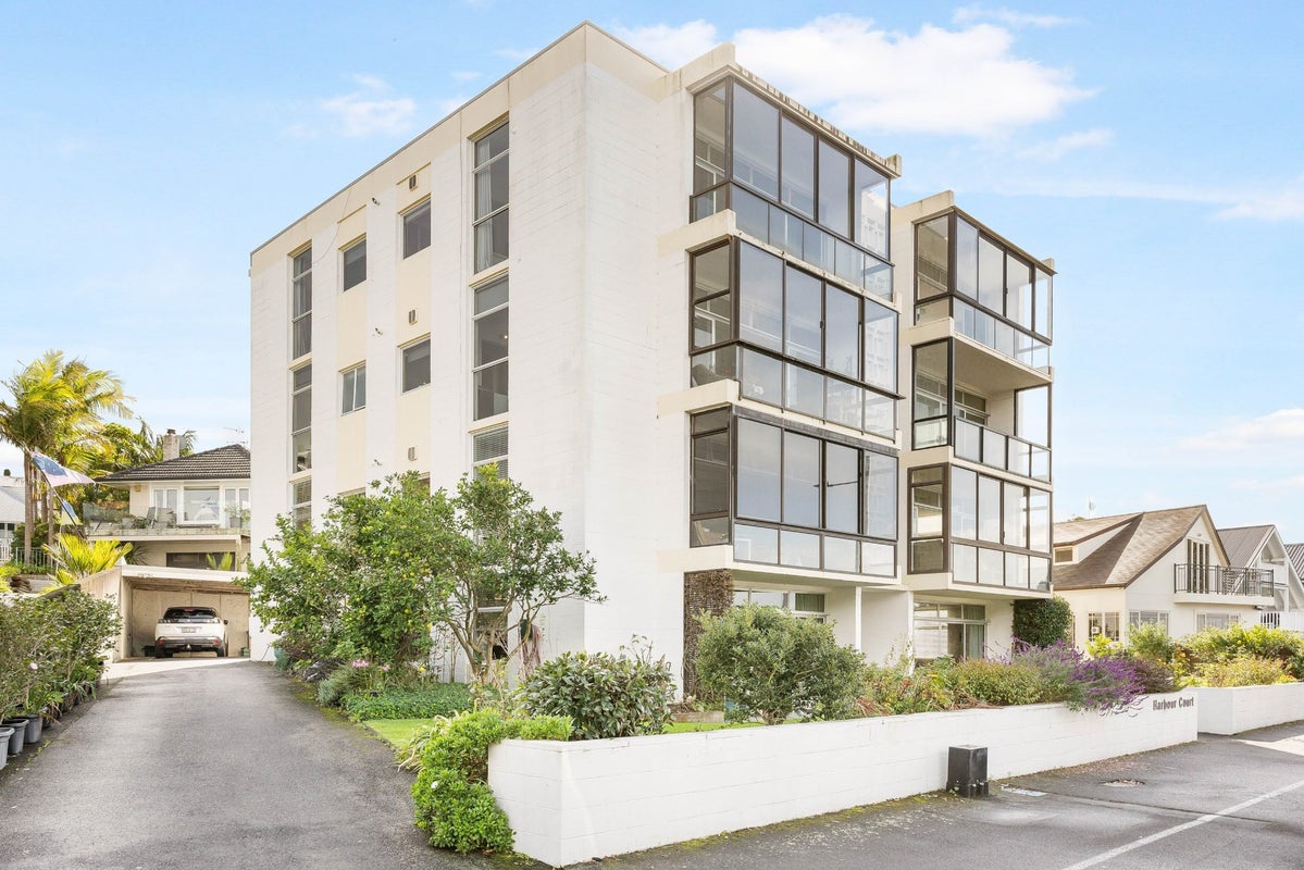 1B/18 King Edward Parade, Devonport, Auckland - Carousel 1