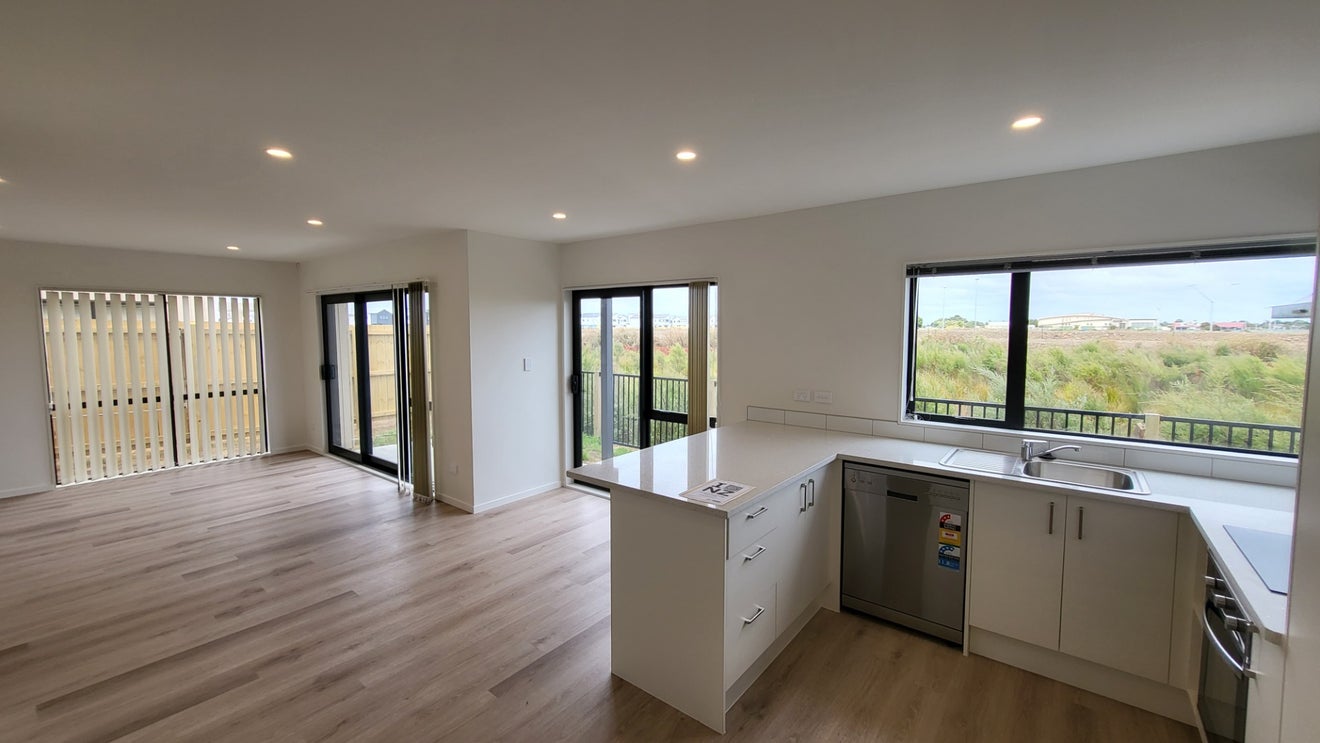 43 Black Beech Crescent, Takanini, Auckland - Carousel 1