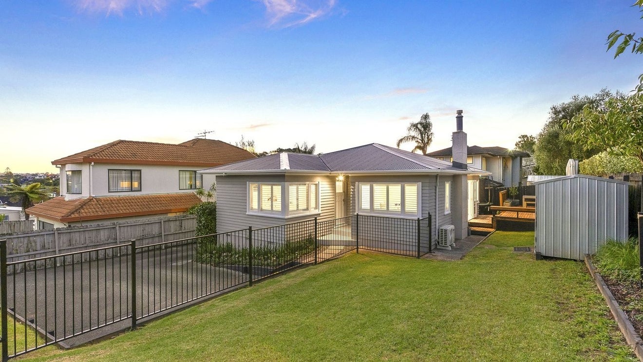 7 Kenmure Avenue, Forrest Hill, Auckland - Carousel 1