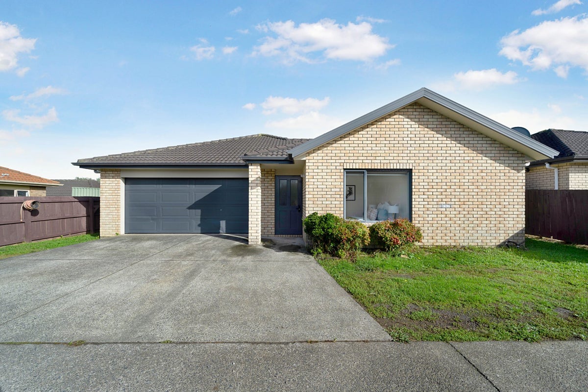 9 Woodbank Drive, Glen Eden, Auckland - Carousel 2