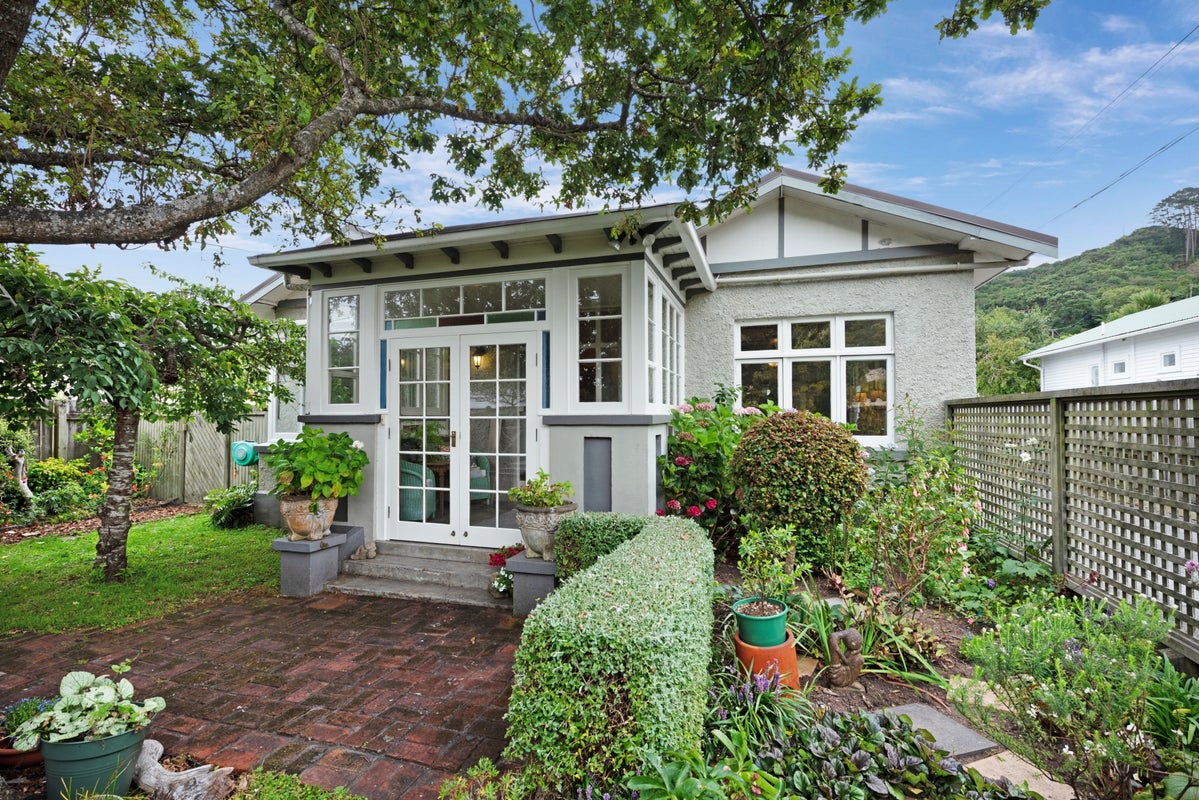 41 Parkvale Road, Karori, Wellington - Carousel 1