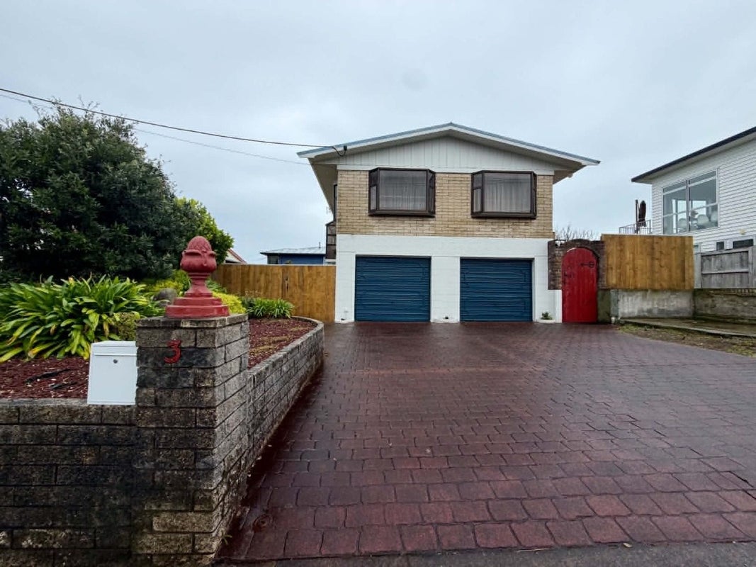 3 McLean Street, Strandon, New Plymouth - Carousel 1