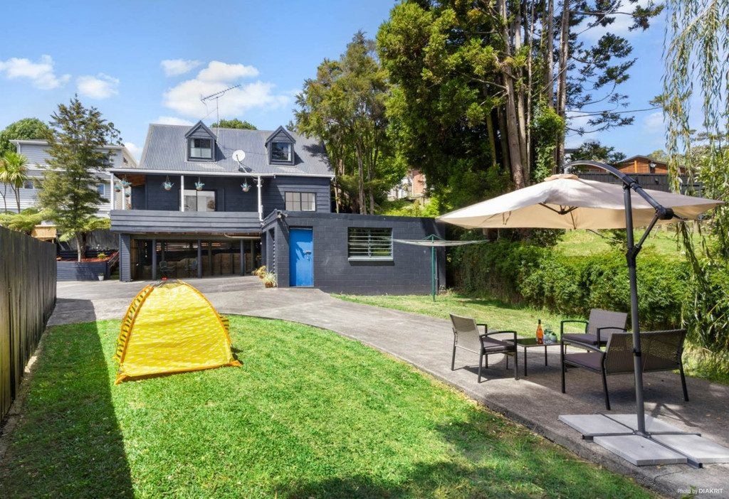 34A Dolbear Street, Titirangi, Auckland - Carousel 2