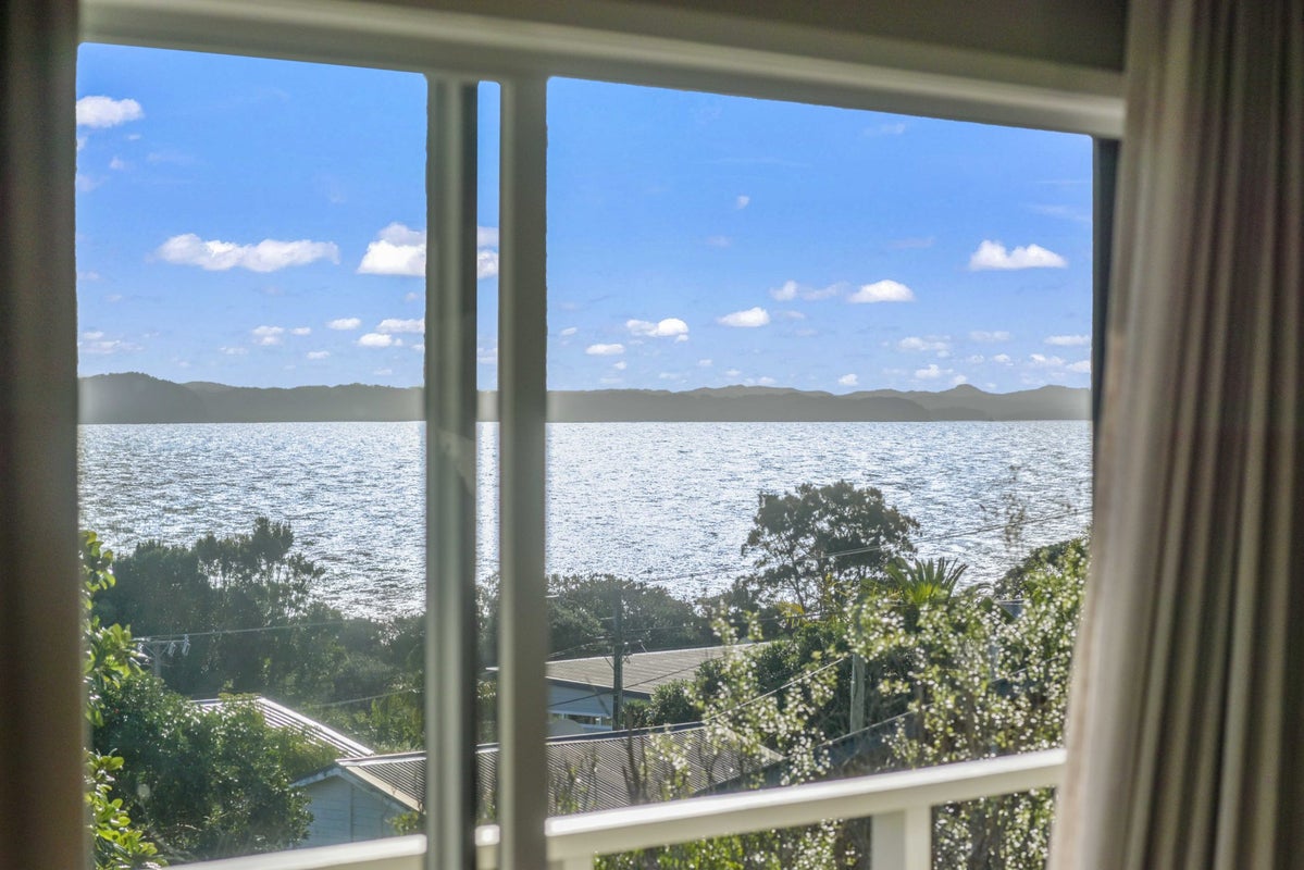 1297B Whangaparaoa Road, Army Bay, Whangaparaoa - Carousel 1