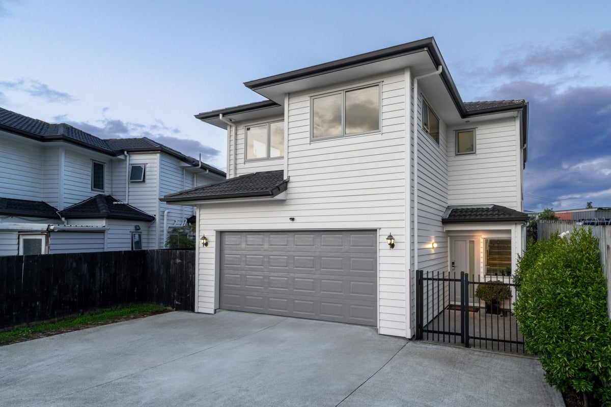 2A Tirau Place, Mangere, Auckland - Carousel 1