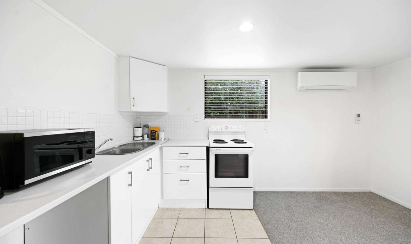 64 Aurora Terrace, Hillcrest, Hamilton - Carousel 2