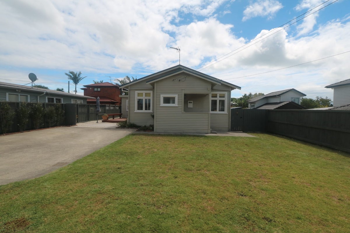 27 Victor Street, Avondale, Auckland - Carousel 16
