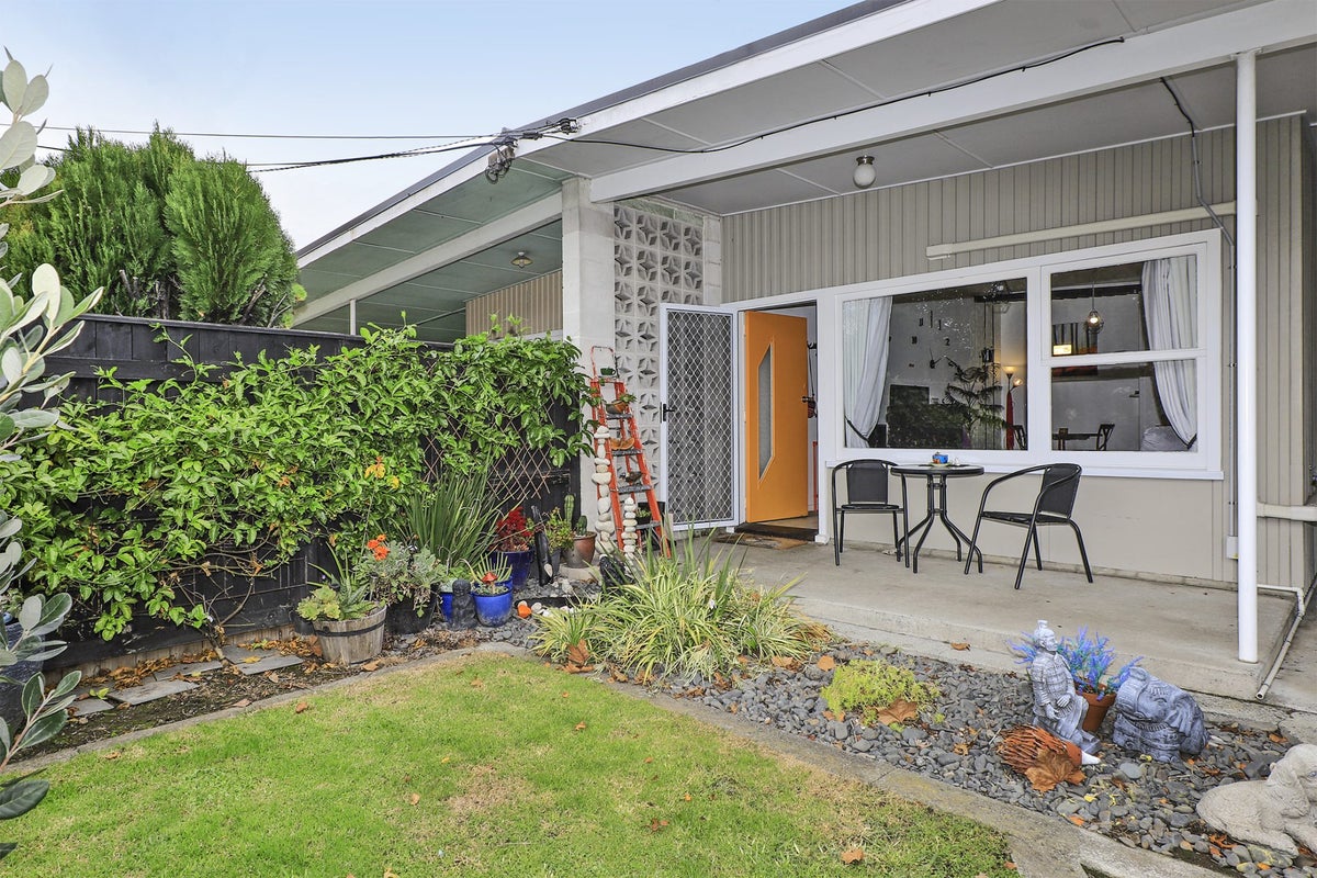 241 Kenilworth Road, Mayfair, Hastings - Carousel 1