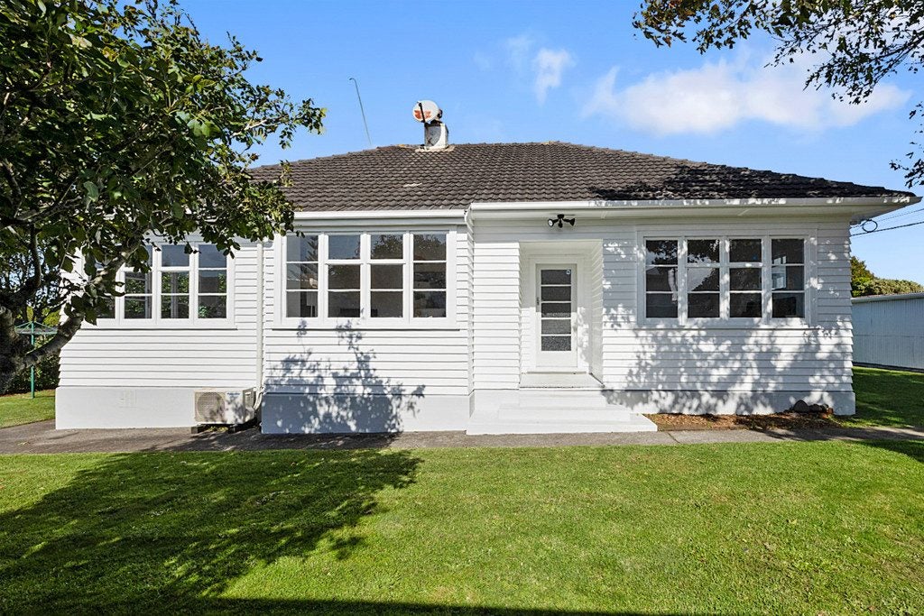 9D Paynters Avenue, Strandon, New Plymouth - Carousel 1