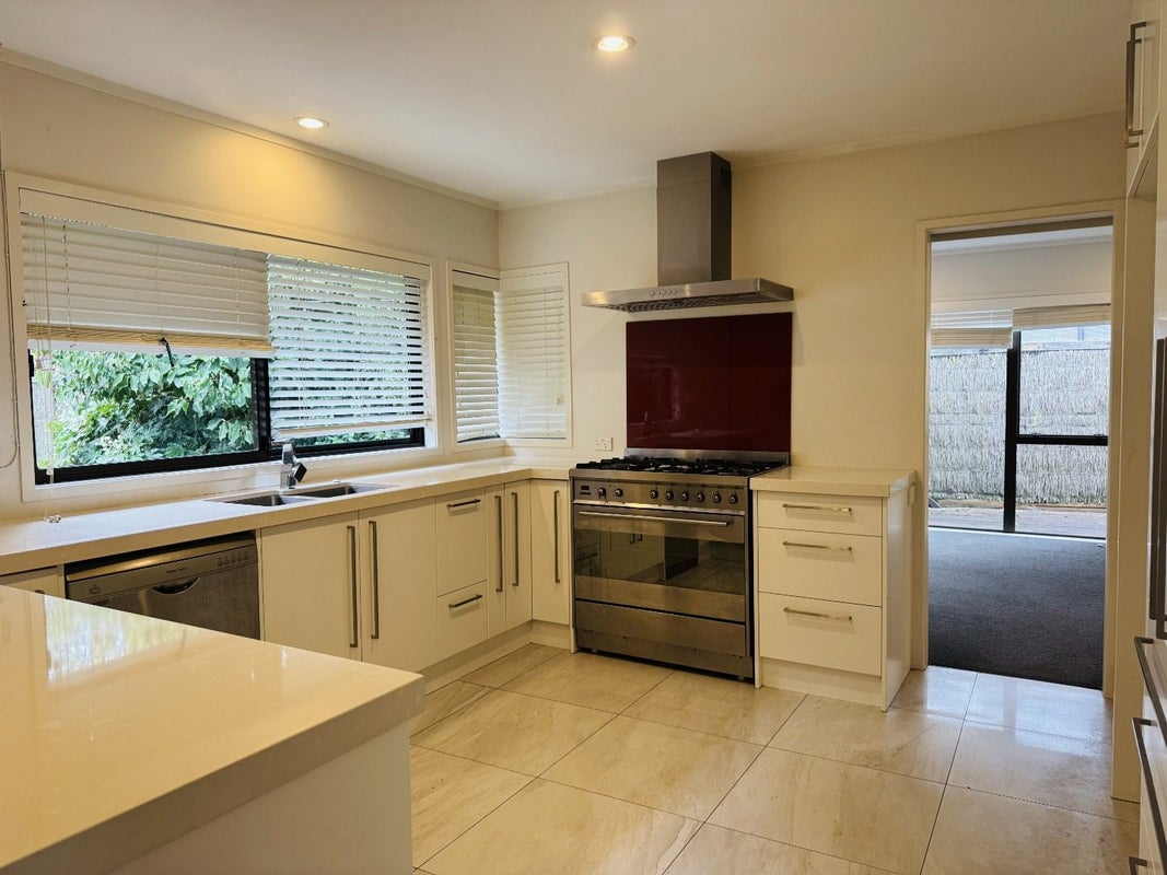 27 Northpark Avenue, Northpark, Auckland - Carousel 2