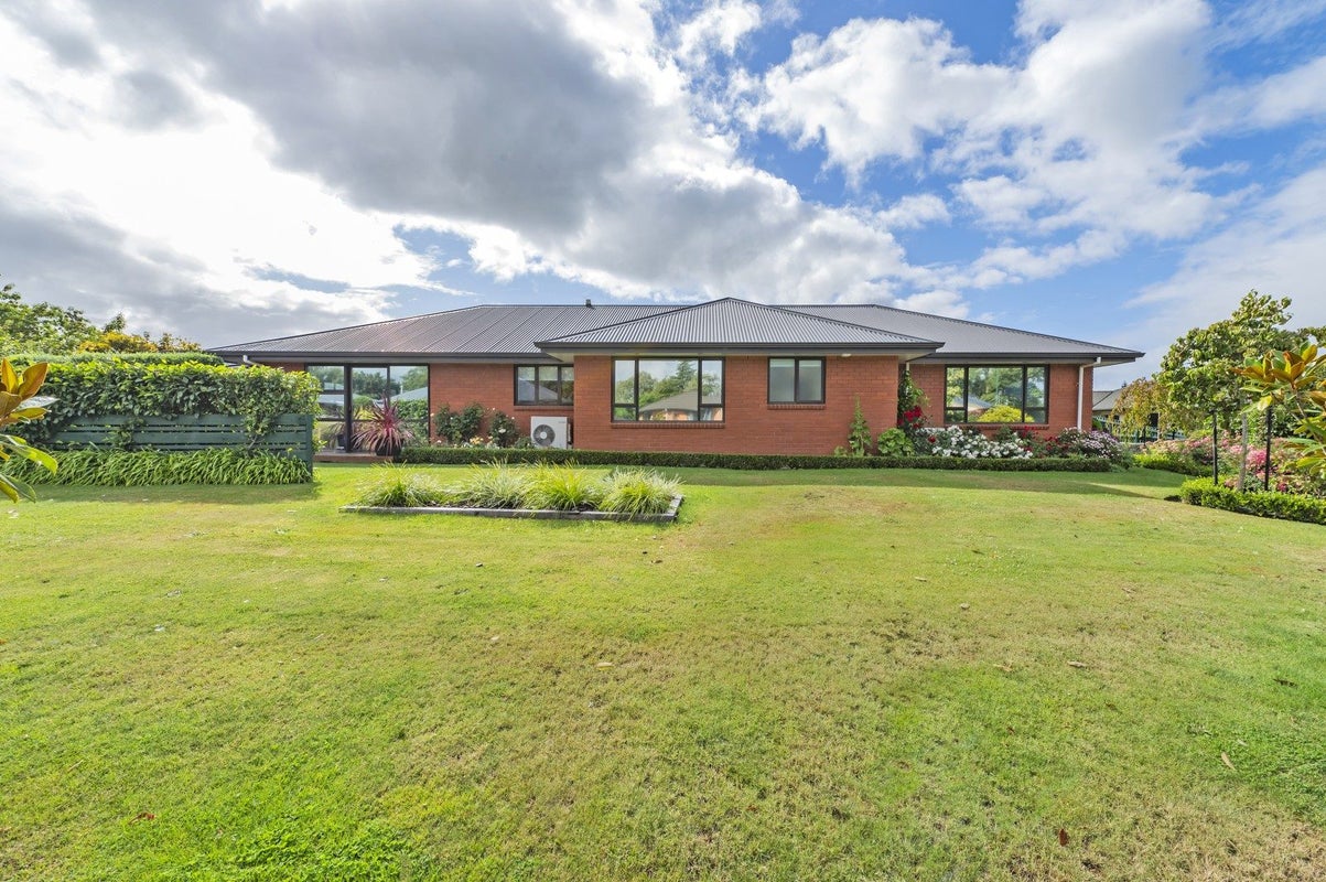 11 Stanwood Grove, Darfield, Darfield - Carousel 1