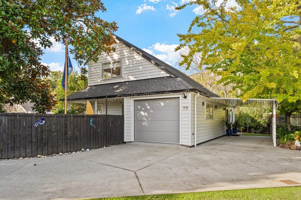 38 & 38A The Circle, Manly, Rodney, Auckland - Carousel 1