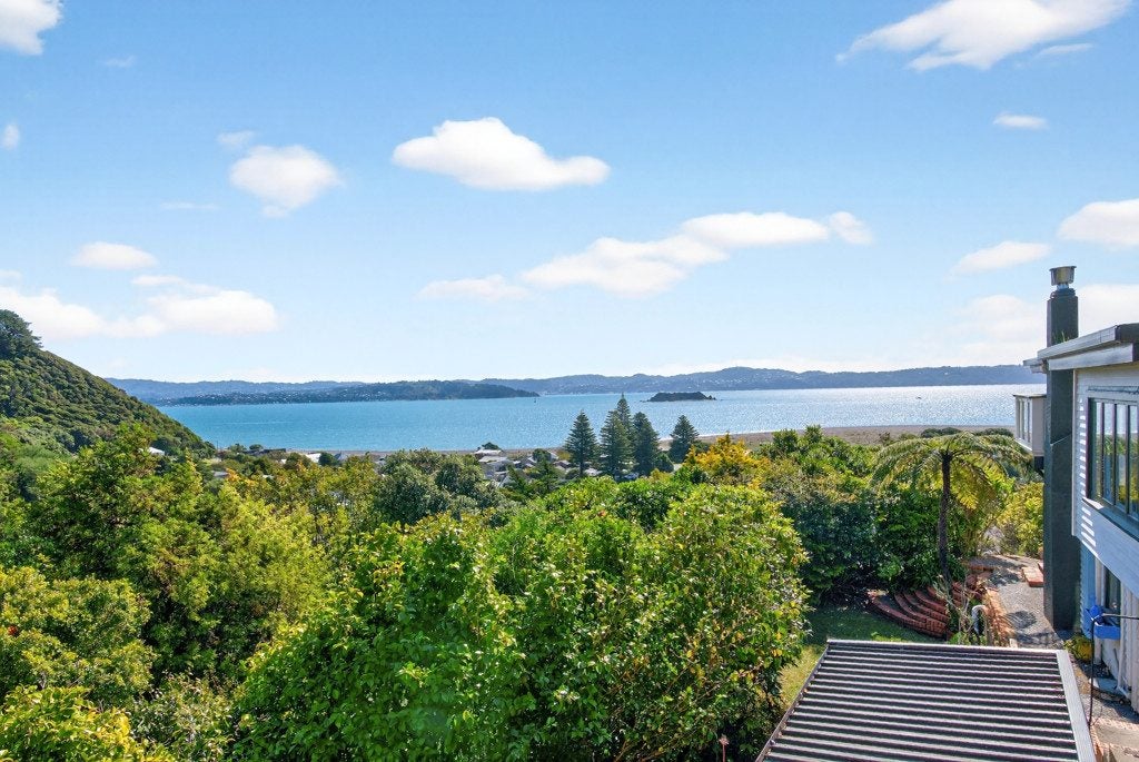 19 KARAKA ST , MURITAI, EASTBOURNE - Carousel 2