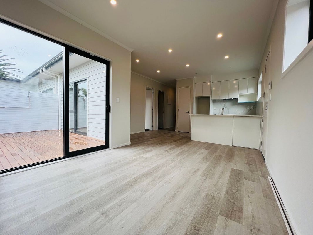 82C Eversleigh Road, Belmont, Auckland - Carousel 1