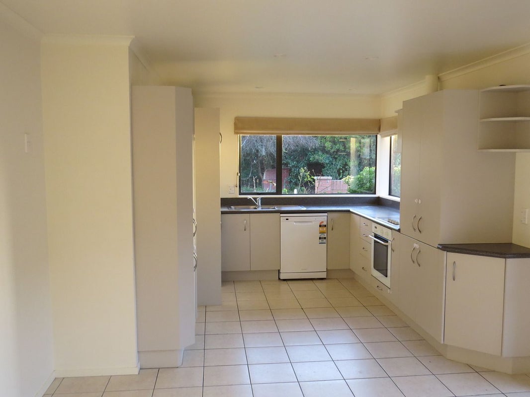 1 Newbury Street, Awapuni, Palmerston North - Carousel 2