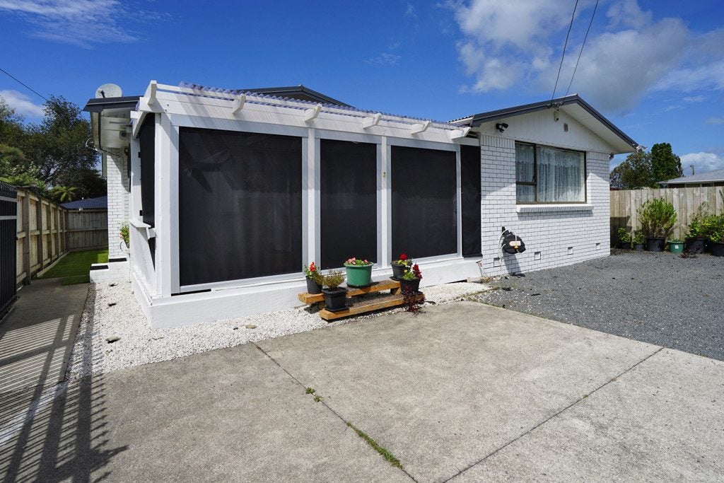 21 Saxbys Road, Glenview, Hamilton - Carousel 14