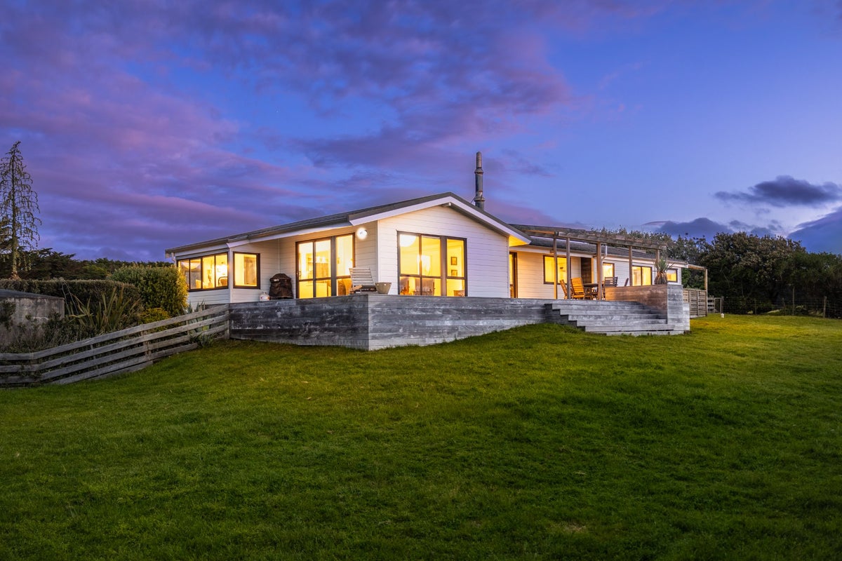 115 Sims Road, Te Horo Beach, Otaki - Carousel 1