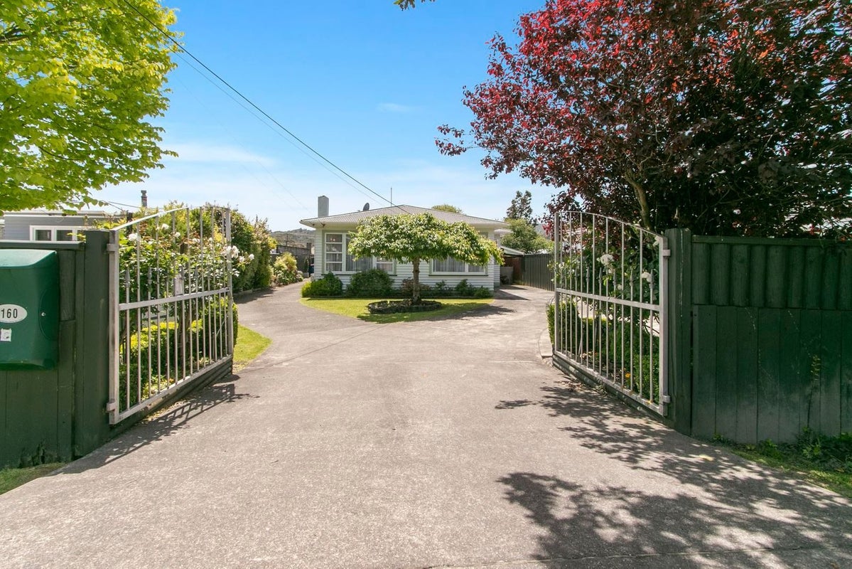 160 Wainuiomata Road, Wainuiomata, Lower Hutt - Carousel 1