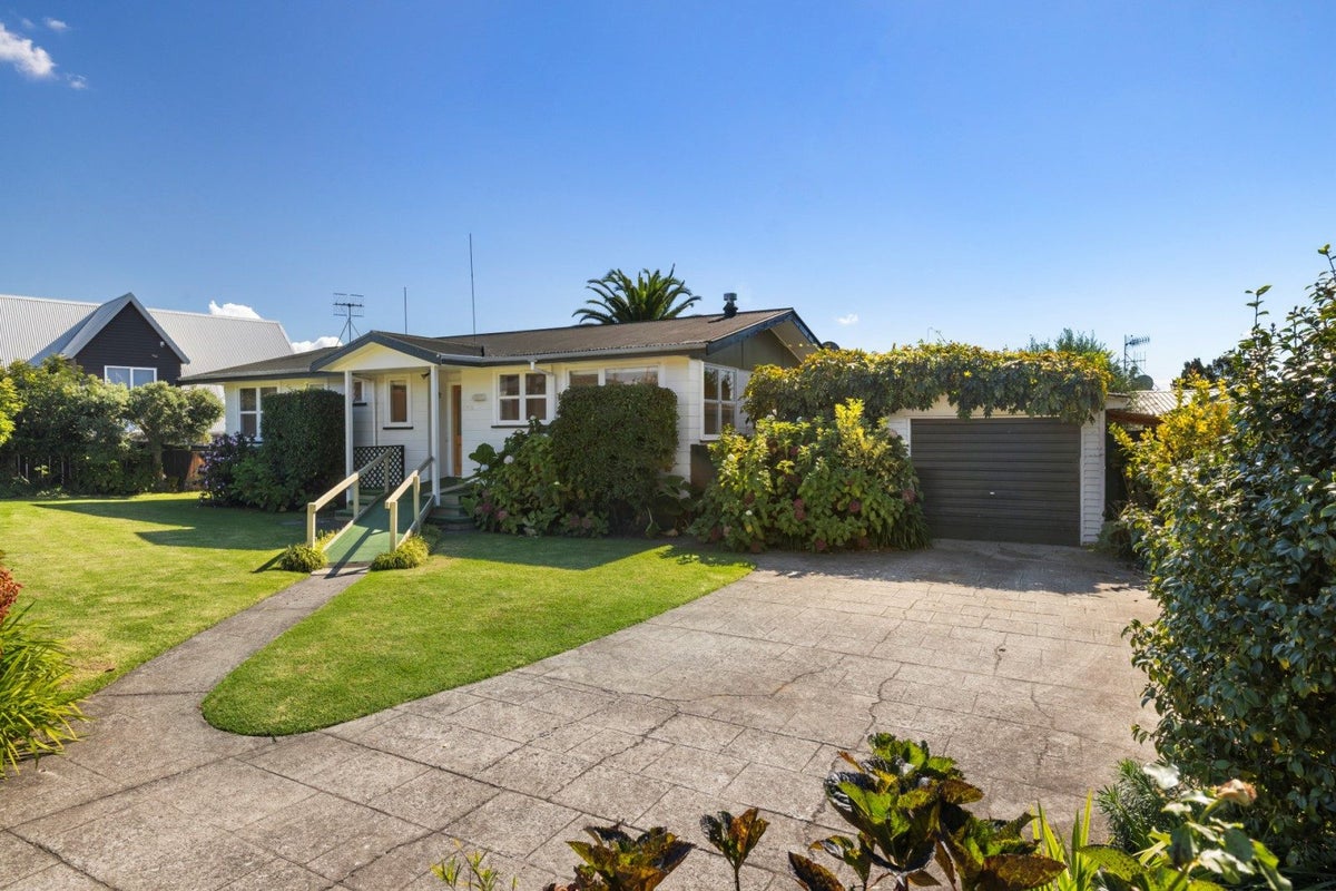 1 Winiata Street, Brookfield, Tauranga - Carousel 1