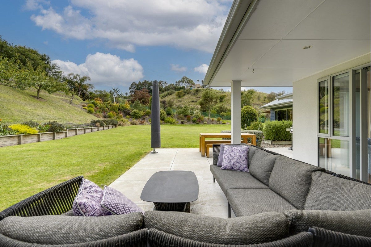 143 Kent Terrace, Taradale, Napier - Carousel 1