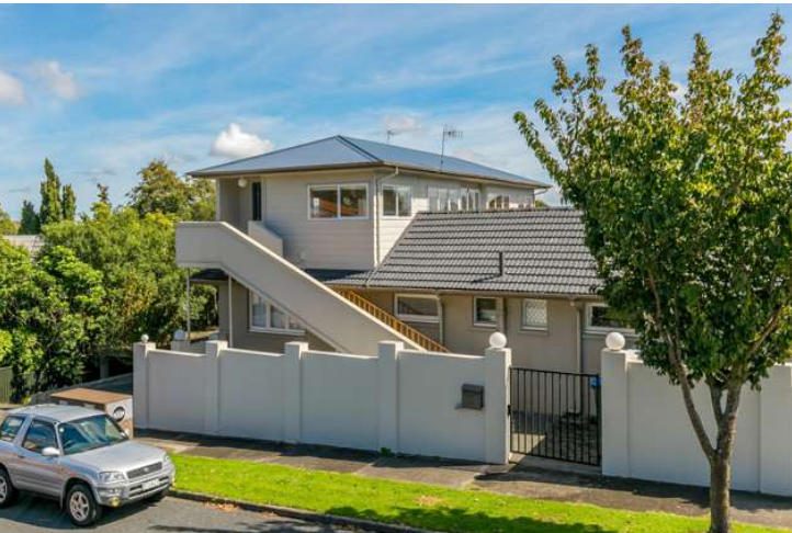 1 Rae Road, Campbells Bay, Auckland - Carousel 2
