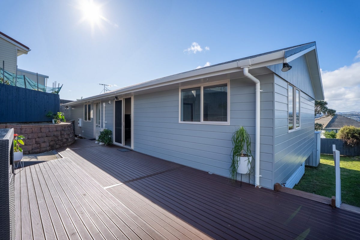 24A Hiwi Crescent, Titahi Bay, Porirua - Carousel 1