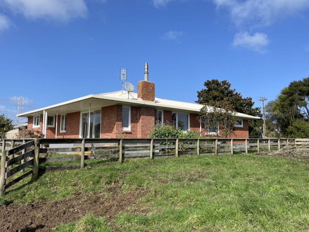 9 Macky Road, Helensville - Carousel 1