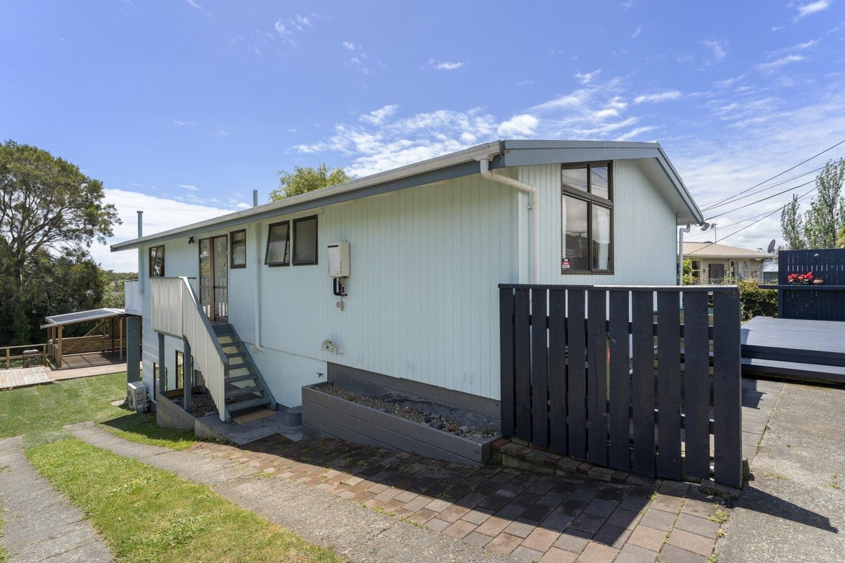 26 Parakai Street, Paraparaumu - Carousel 2