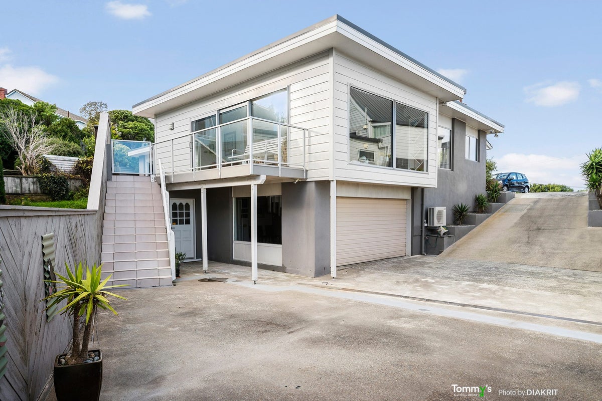 65A Homebush Road, Khandallah, Wellington - Carousel 1