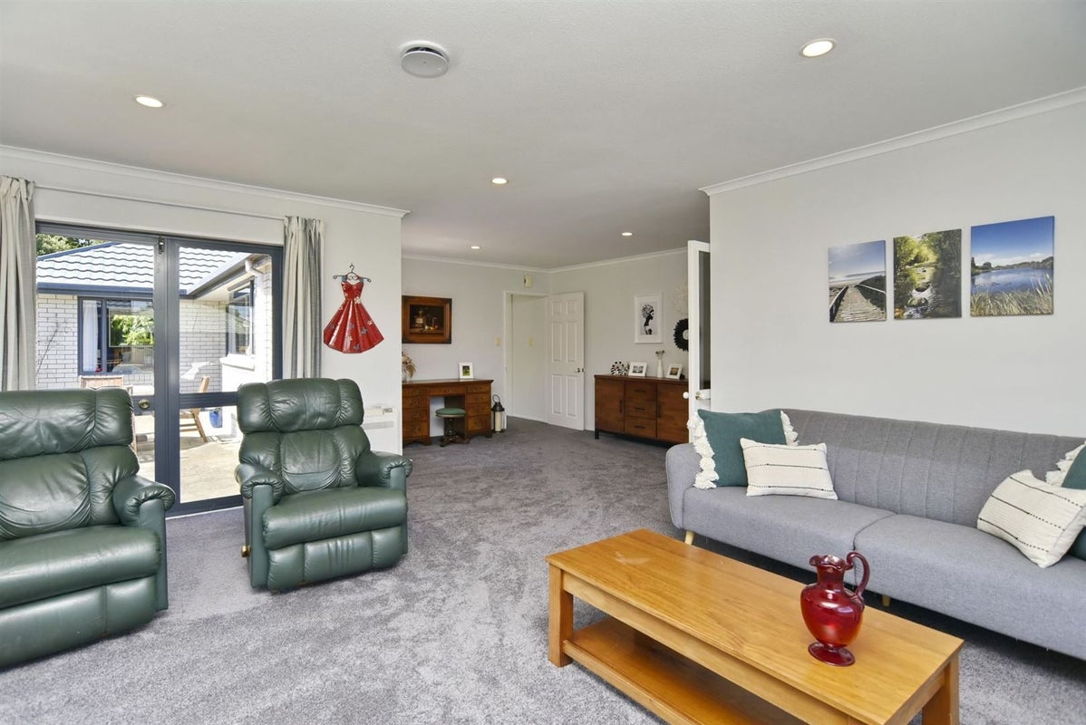 20 Innisfree Place, Northwood, Christchurch - Carousel 2