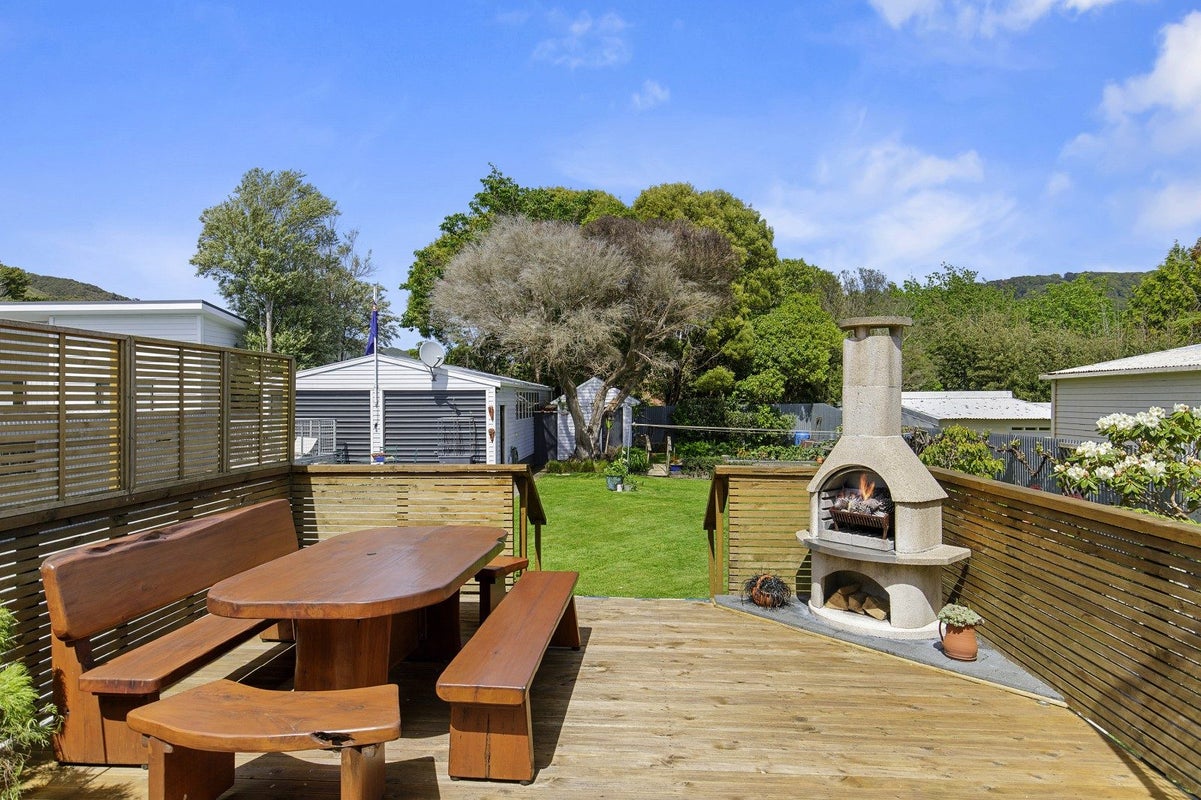 17 Burden Avenue, Wainuiomata, Lower Hutt - Carousel 1