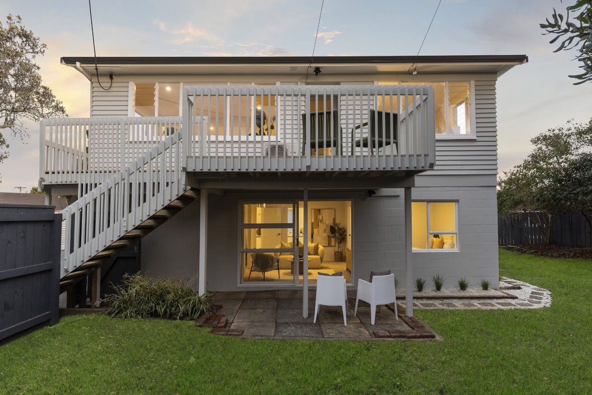 2/179A Birkdale Road, Birkdale, Auckland - Carousel 1
