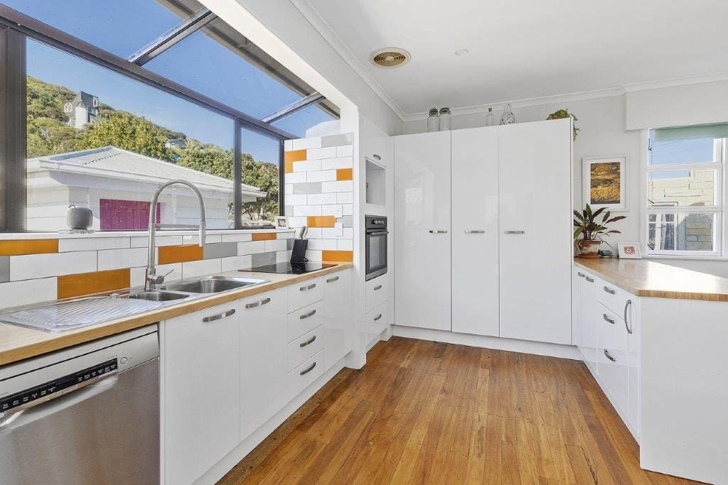 58 Airlie Road, Plimmerton, Porirua - Carousel 2