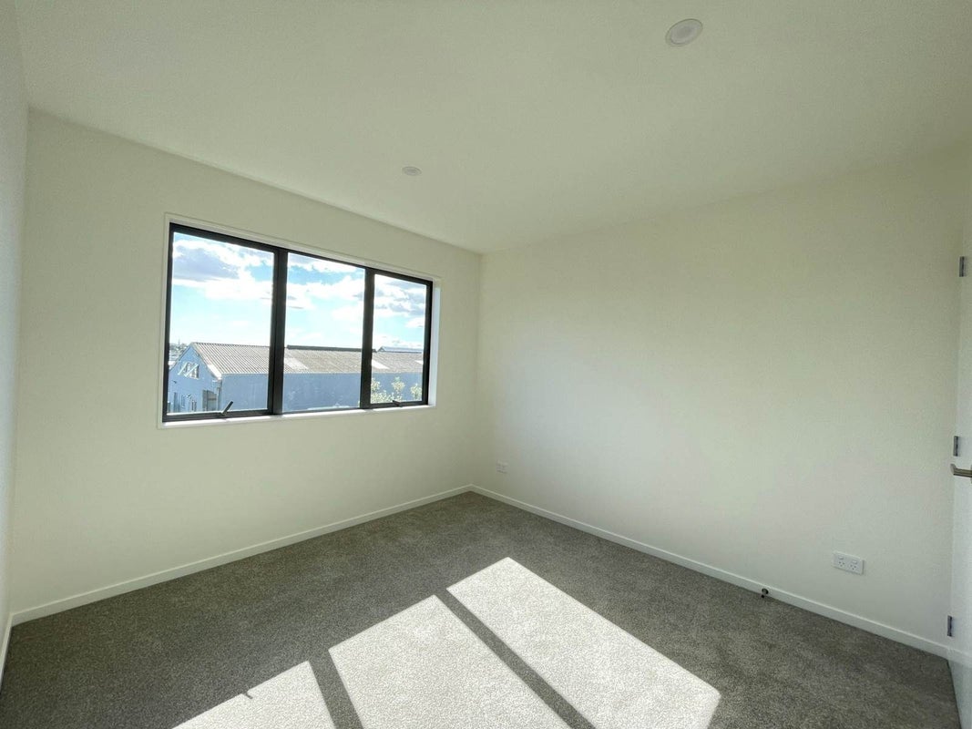 8/28 Netherlands Avenue, Kelston, Auckland - Carousel 7